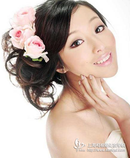 化妝師的就業(yè)前景該如何規(guī)劃？