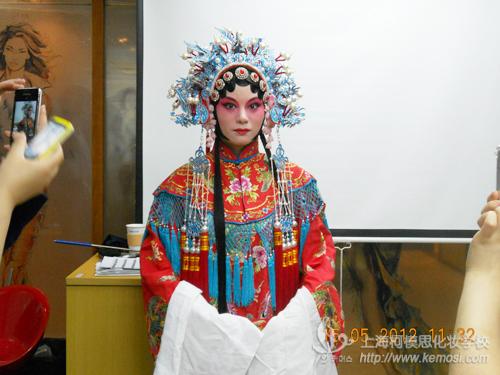 鄧安玉客串特講課模特