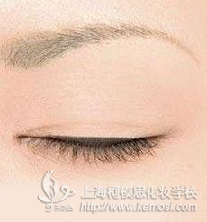 剛買(mǎi)的眼線膏不會(huì)用怎么辦?如何使用眼線膏?教你如何簡(jiǎn)單畫(huà)出時(shí)尚眼線
