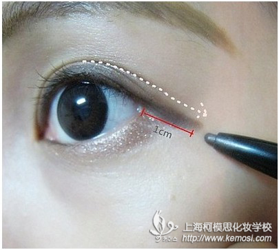 初學者如何畫眼線？怎樣畫出楚楚動人惹人憐愛的大眼睛？