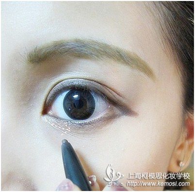 初學者如何畫眼線？怎樣畫出楚楚動人惹人憐愛的大眼睛？