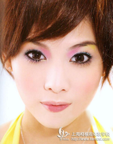 如何化彩妝？要學化彩妝哪里最好？