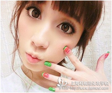 夏天如何化妝不油膩？柯模思教你清新淡雅妝容