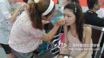 你知道如何選擇化妝學校？擇校需要注意哪些事項？_上海柯模思化妝學校