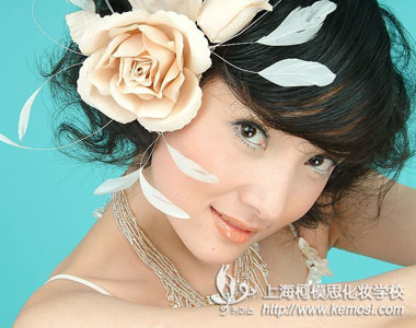 怎樣才能成為一名影樓化妝師，影樓化妝師工資高不高？