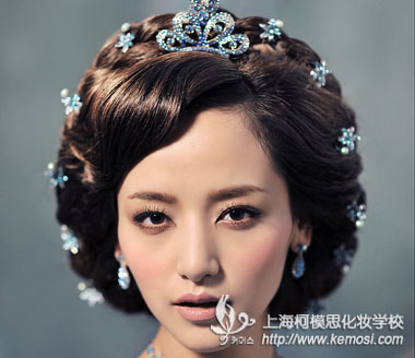 怎樣才能成為一名影樓化妝師，影樓化妝師工資高不高？