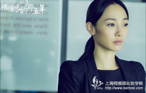 《被偷走的那五年》白百合教你學化淡妝，讓你將淡妝進行到底之化身職場女性的白百合