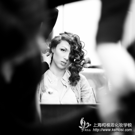 化妝師應當具備何種職業技能？需要什么條件？之作為明日的化妝師，你的專業技能都具備了嗎？