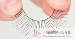 聚會時怎么貼假睫毛才舒適？教你妙招貼出舒適假睫毛