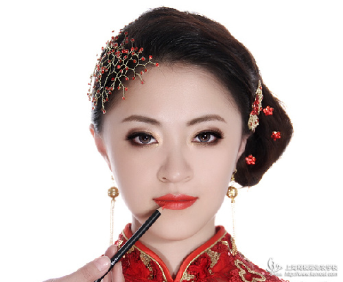 學(xué)新娘妝之修飾唇部
