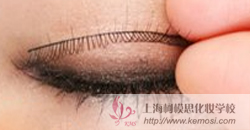 聚會時怎么貼假睫毛才舒適？教你妙招貼出舒適假睫毛