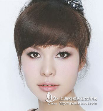 不同臉型的女生，不同化妝技巧_上?？履Ｋ蓟瘖y學校