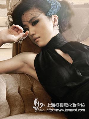 如何打造魅惑大眼煙熏妝_上海柯模思化妝學校