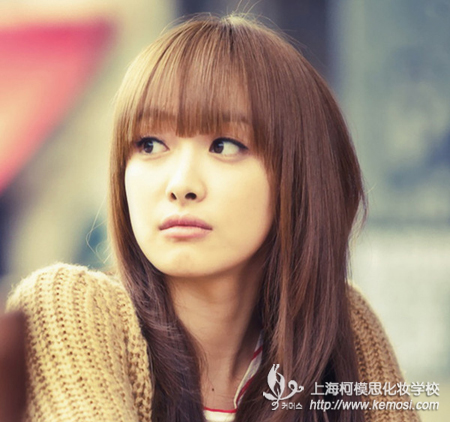 女生什么發型好看？清新無敵直發告訴你，2013冬季流行什么發型之淺棕色直發