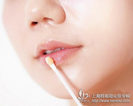 想瘦臉，不如化瘦臉妝代替打瘦臉針_瘦臉妝如何畫之化唇妝