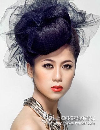 想成為合格的化妝師學習新娘妝大概多久？