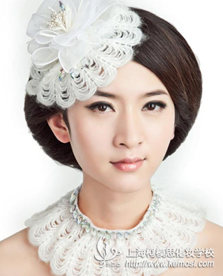 參加完化妝培訓(xùn)怎么找工作