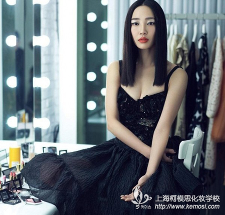唇妝怎么畫？什么樣的女生適合畫大紅唇呢？之白百合