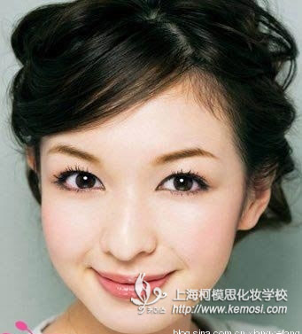 怎樣化眼妝_上海柯模思化妝學校