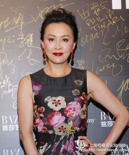 唇妝怎么畫？什么樣的女生適合畫大紅唇呢？之劉嘉玲