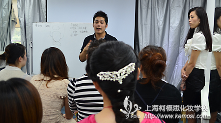 柯模思美甲培訓師生舉辦壹元美甲暢聽體驗活動