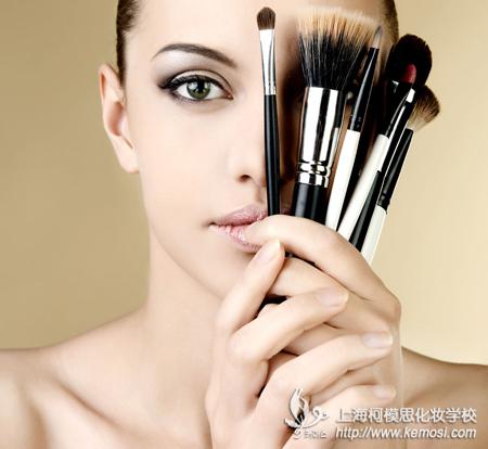 如何自學(xué)化妝_自學(xué)化妝的好處