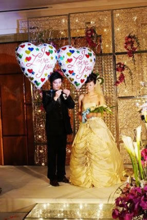 我校參加虹泉麗笙酒店“春之笙”婚禮秀現場_上海柯模思化妝學校