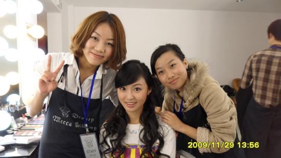 2009年11月29日,柯模思國際化妝學校應邀參加了丁丁網主辦的主持人大賽,本次大賽柯模思學員全程負責化妝造型工作.