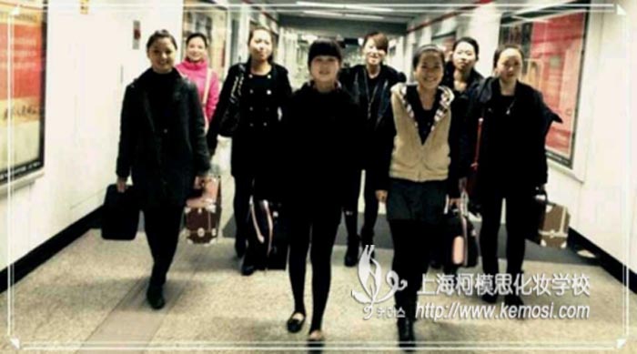 往車展路上，我們的笑容夠燦吧