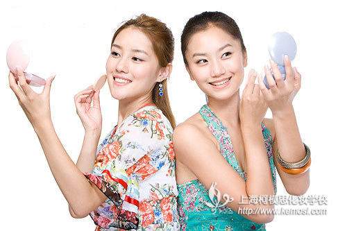 偏黃肌膚彩妝有什么技巧呢_上海柯模思化妝學校