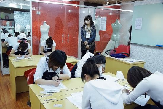 韓國化妝師等級證書考試現場