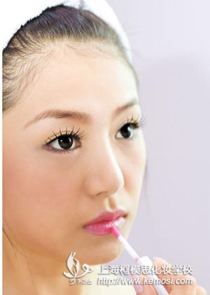 女孩子學化妝怎么樣