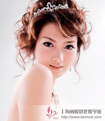 男生當(dāng)化妝學(xué)徒要學(xué)多？