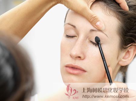 化妝師成功的必經(jīng)修煉