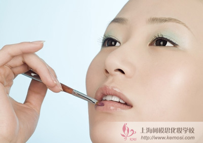 化妝師求職 上海柯模思化妝學校
