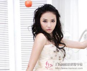 化妝師創(chuàng)業(yè),尋覓幫助自己走向成功的學(xué)校