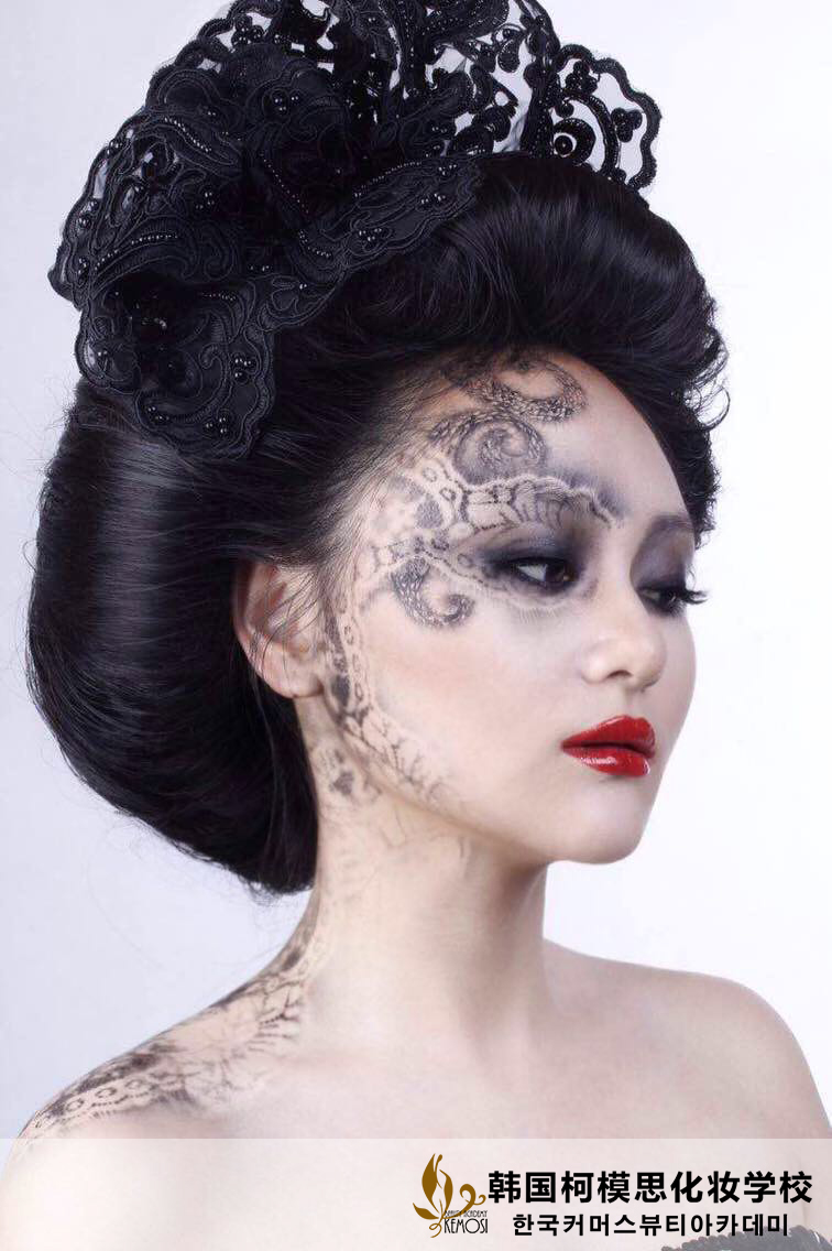 人體彩繪化妝培訓(xùn)學(xué)校哪家好