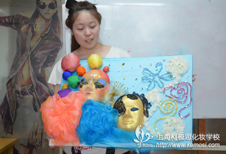 學員謝亞男與其畢業設計作品